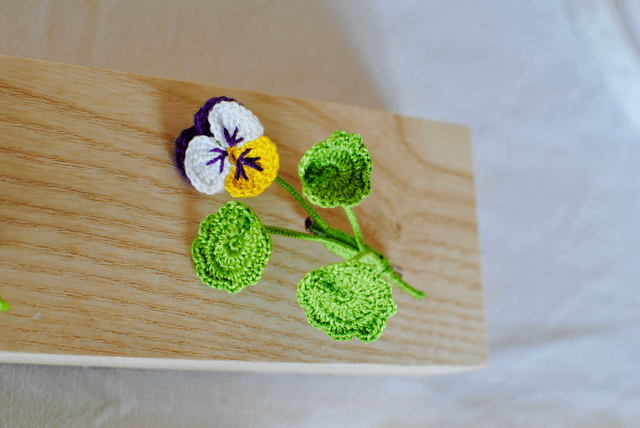 Broche "Pensée"